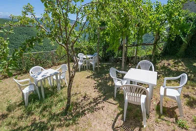 Ruhiges Ferienhaus in Sellano mit Pool