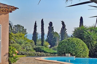 Villa in Les Issambres mit Schwimmbecken
