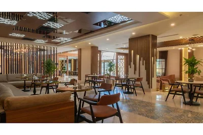 Deluxe King Haven Elegant Emerald Stay