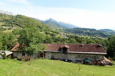 Schönes Ferienhaus in Pedavena mit Garten
