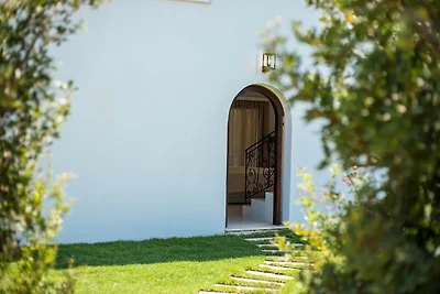 Villa am Hang der Nähe des Strandes von...