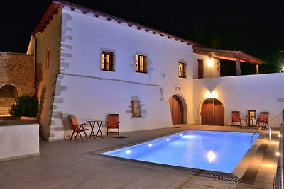 Villa in Kefalas mit privatem Pool