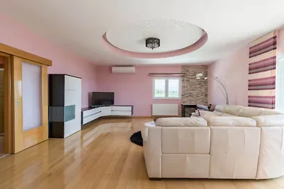 Six Bedroom Villa with Outdoor Pool, Sauna an...