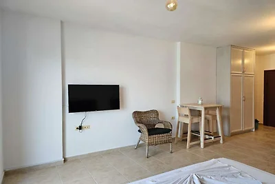 Moderno monolocale con balcone