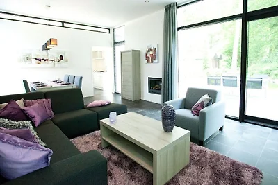 Cozy house with garden, near Maasduinen