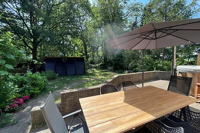 Schöne Feriensuiten im Wald mit Wellness