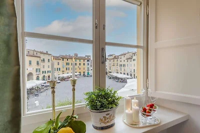 Appartement met uitzicht op het Lucca-plein