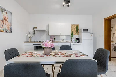 Apartments Villa Mavi, Novalja, ground floor