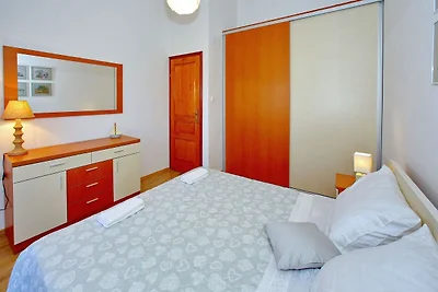 Modernes Apartment mit großer überdachter...
