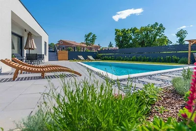 Villa en Nedešćina con piscina
