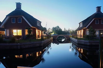 Kinderfreundliche Villa am Wasser in...