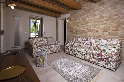 Malerisches Ferienhaus in Fano mit Garten