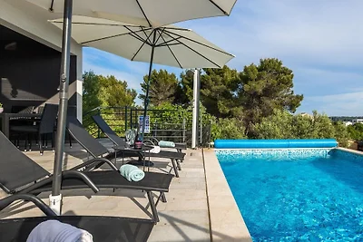 Villa in Pomer mit Schwimmbecken