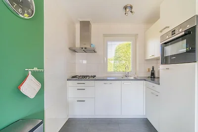 Geschmackvoll eingerichteter freistehender...