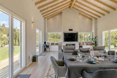 Villa vicino ad Aljezur con lago privato