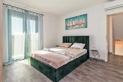 Entspannende Villa in Pula mit privatem Pool