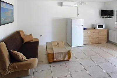 Wohnung in Vir mit einem Grill