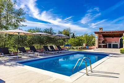 Villa in Pinezici met zwembad