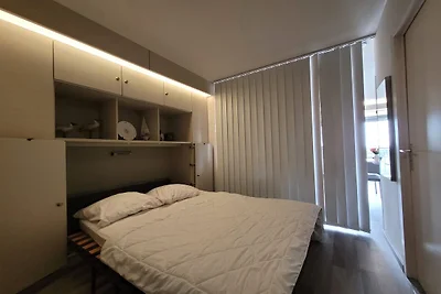Studio in der Nähe der Straßenbahnhaltestelle