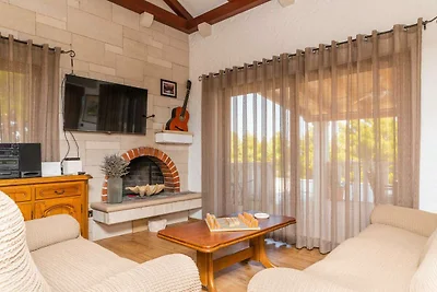 Villa mit 4 Schlafzimmern und Swimmingpool