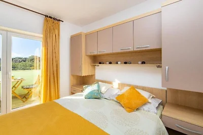 Studio apartment with sea view 2