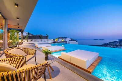 Villa a Kalkan con piscina