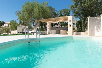 Trulli in Puglia con Piscina e Panorama