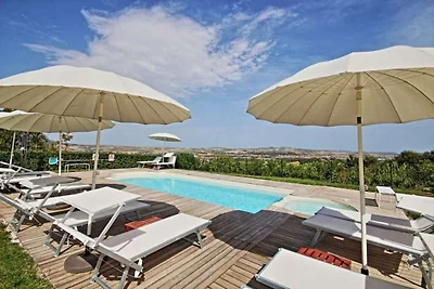 Cottage a Montelabbate con piscina