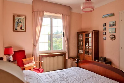 Haus in Plomeur mit Pool und Garten