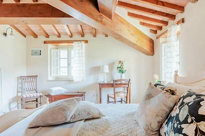Tradizionale casa colonica in pietra, 8...
