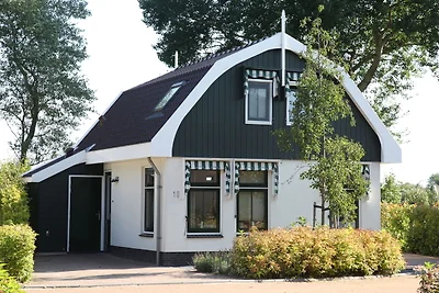 Strahlendes Haus am Strand mit Garten in...