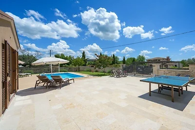 Villa in Tinjan met zwembad