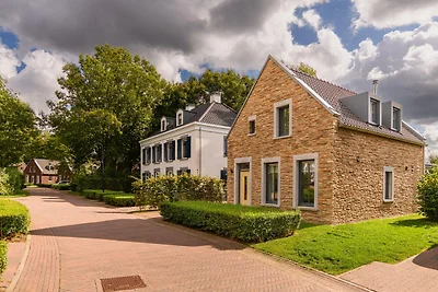 Bella villa con veranda a 4 km da Maastricht