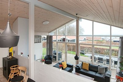 Modernes Ferienhaus in Sjølund mit Sauna