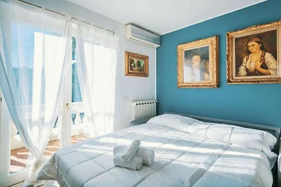 Art Apartment with Sea View