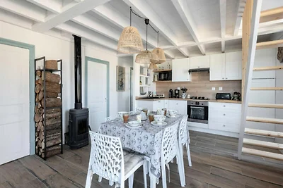 Huis vlakbij La Prée Beach met uitzicht op...