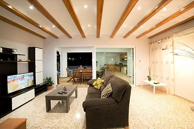 Belvilla di OYO El Chalet de Lucםa