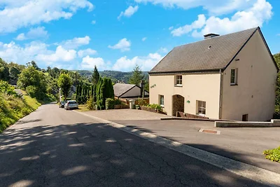 Apartment in Bouillon mit Garten