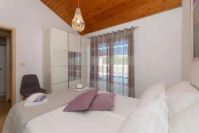 Villa mit 4 Schlafzimmern und Swimmingpool