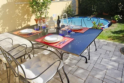 Villa mit Aufstellpool in Camaiore
