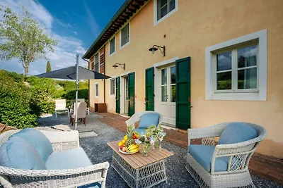 Bauernhaus in der Toskana mit Weinberg