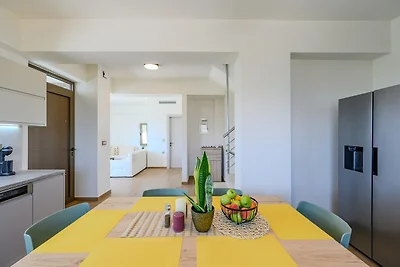 Villa in Sternes mit Pool und Bergblick