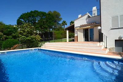 Villa in Estartit near golf course