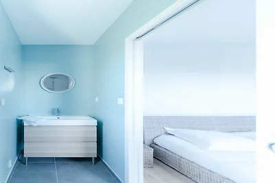 Bella casa nuova con piccola vista mare