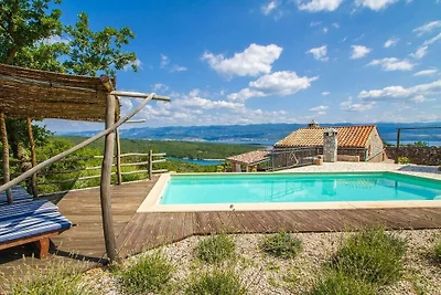 Villa in VRBNIK mit Schwimmbecken