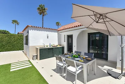 Zentraler Bungalow mit Gemeinschaftspool in...