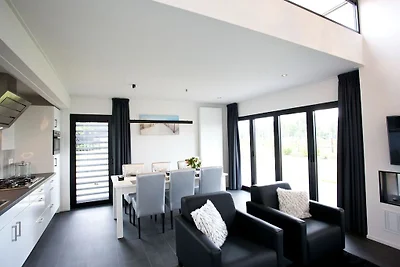 Luxurious house with a gas fireplace