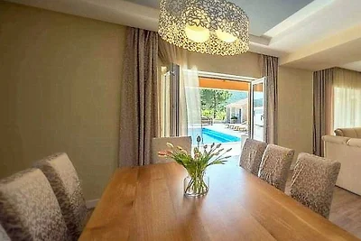 Zara con piscina idromassaggio riscaldata