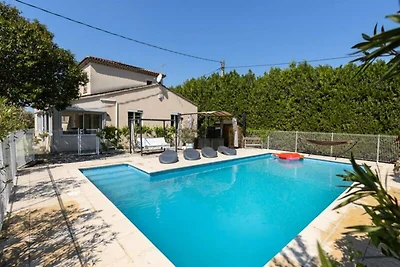 Haus in Pernes-les-Fontaines mit Pool