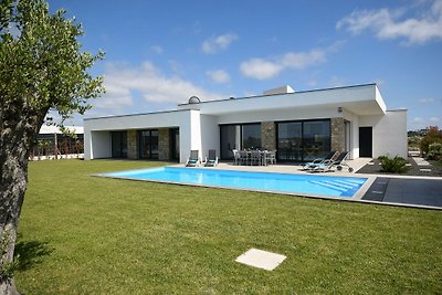Moderne Villa mit eigenem beheiztes Pool in A...
